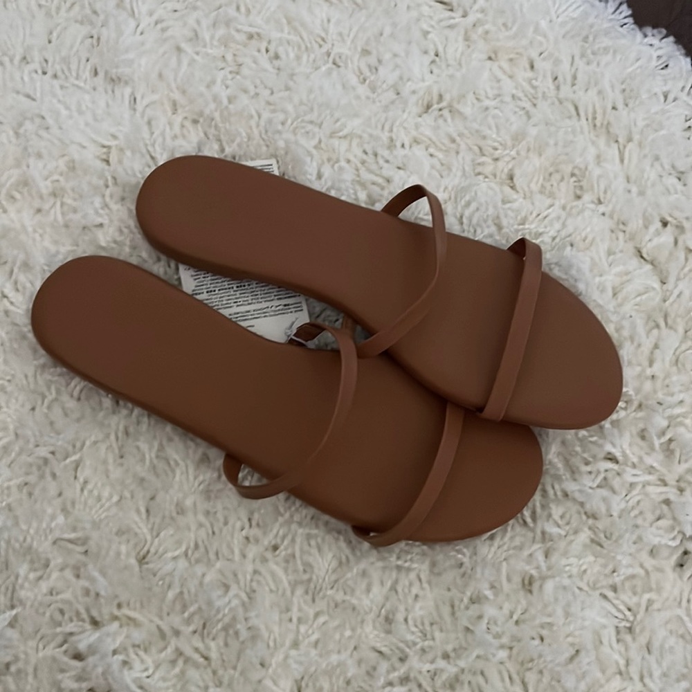 NWT size 10 beige sandals